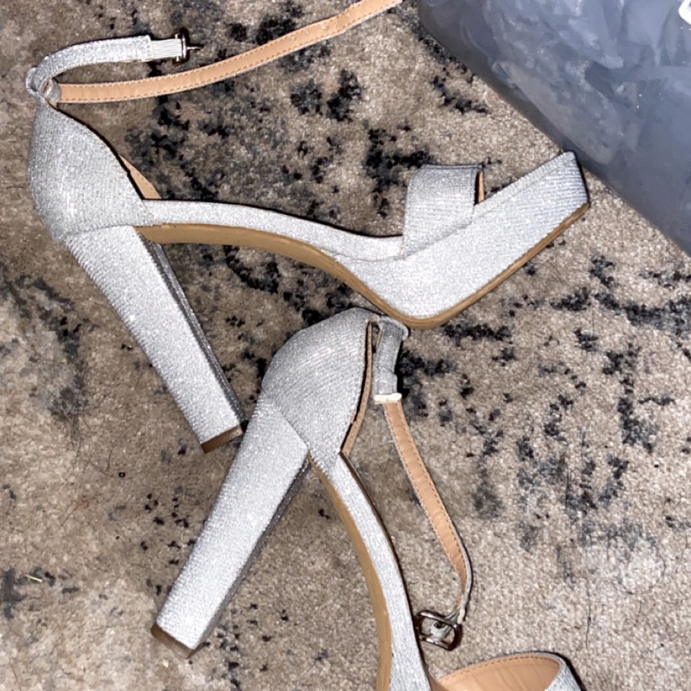 Silver pumps